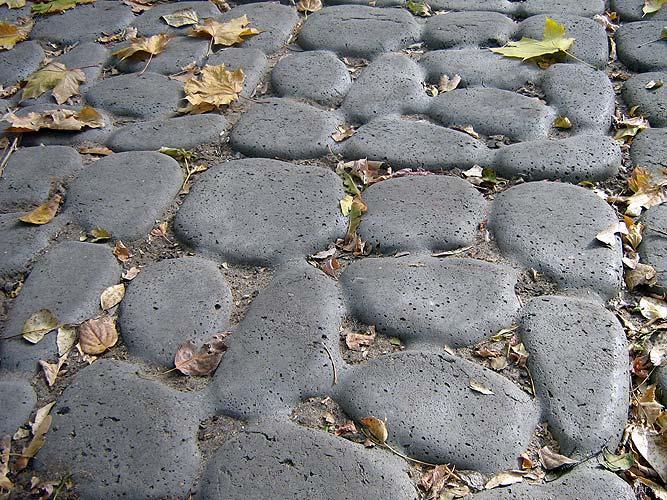 Тротуарная плитка как имитация натурального камня